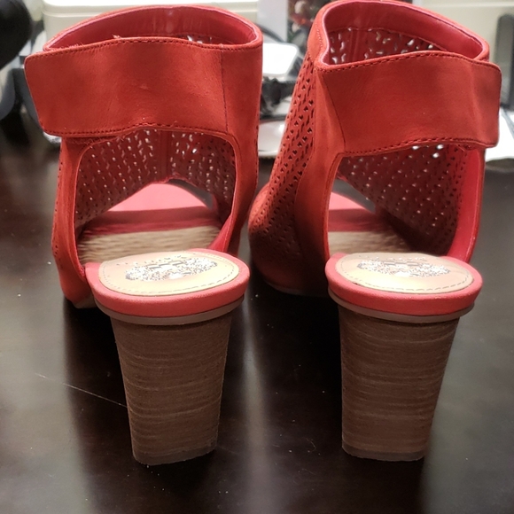 NWOT Vince Camuto Dastana Peep-toe Sandals - Picture 4 of 10